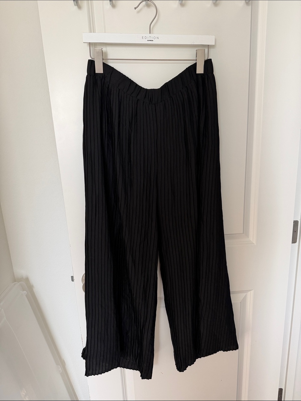 Express Black Pleated Wide-Leg Pants